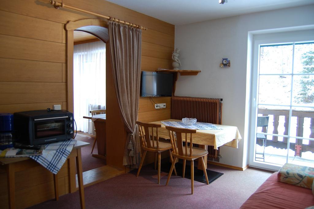 Haus Waldrast Apartment Елбигеналп Стая снимка